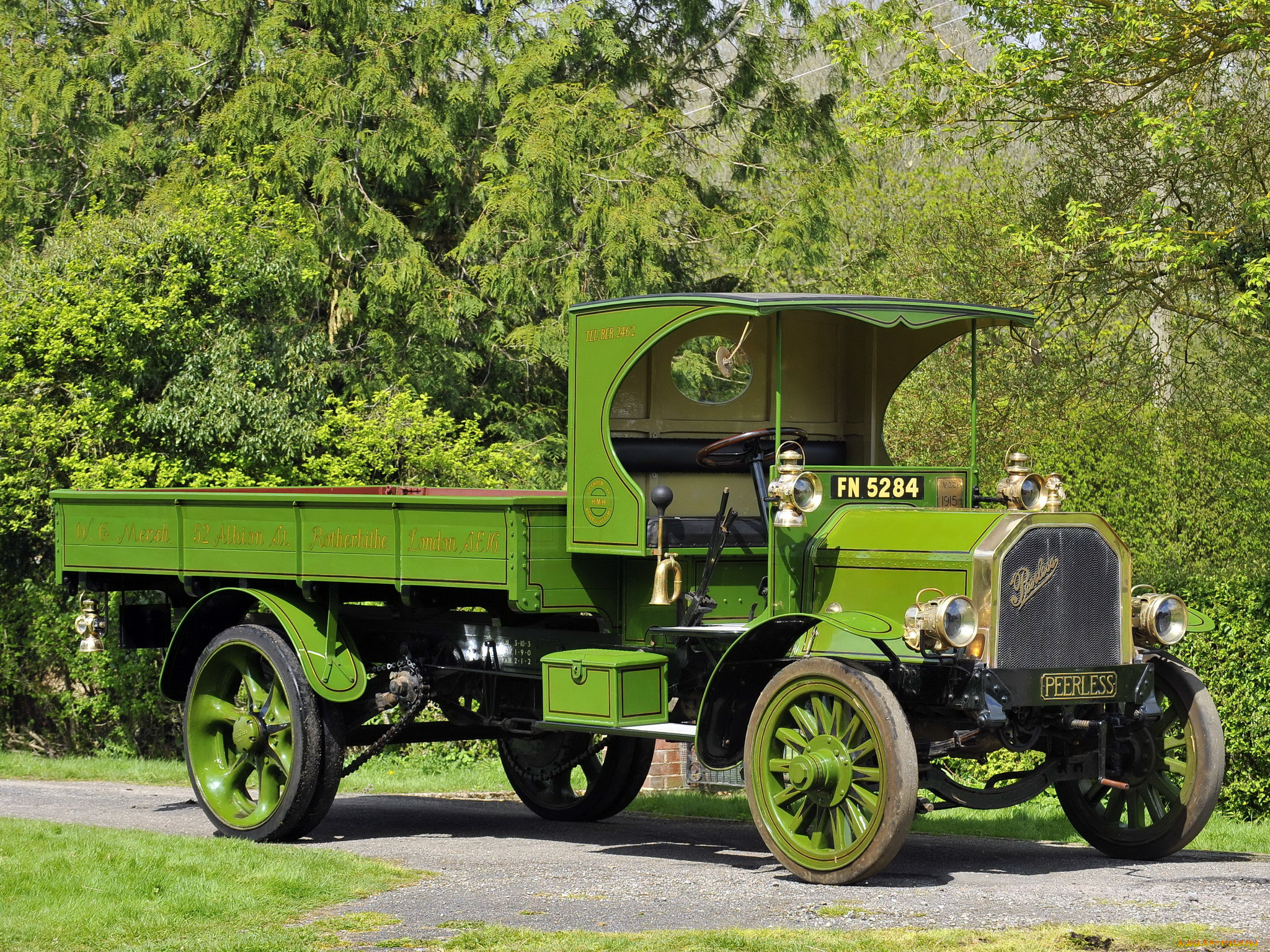 Первые грузовые автомобили. Ба Пирлесс 1915. Автобусы 1914 года выпуска. 1915.